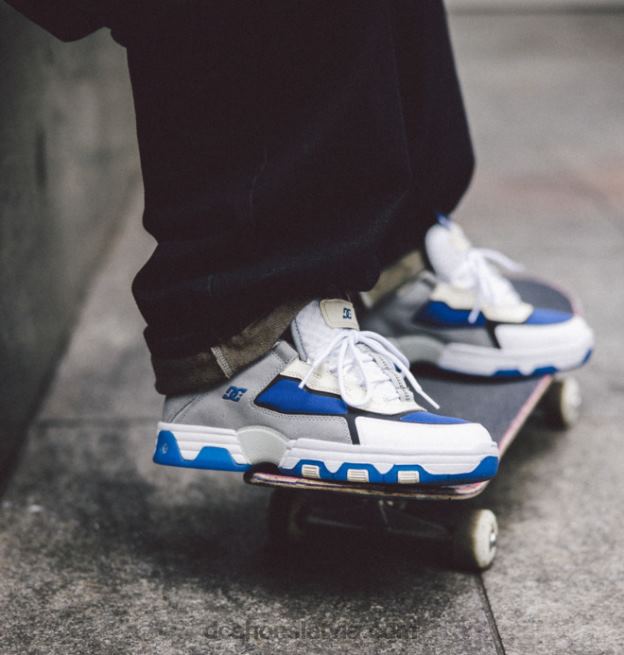 N008N16 vīriešu metriskās shanahan kurpes pelēks/balts/zils DC Shoes
